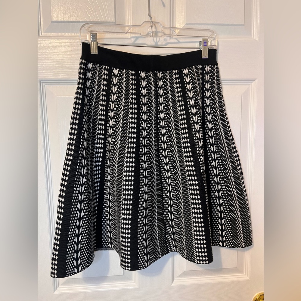 Heavy Knit Patterned Skirt
